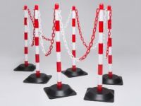 GUARDA Chain Post Kit 870h x 300w x 300d mm Red/White Concrete Base